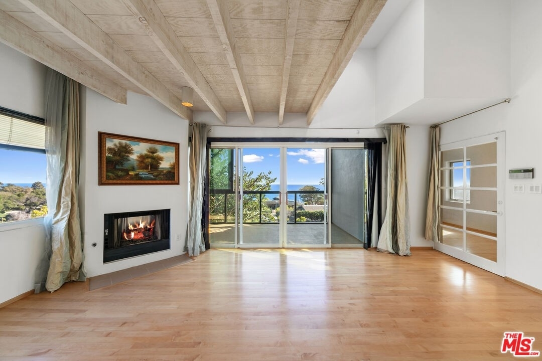 11. Single Family Homes for Sale at Point Dume, Malibu, CA 90265