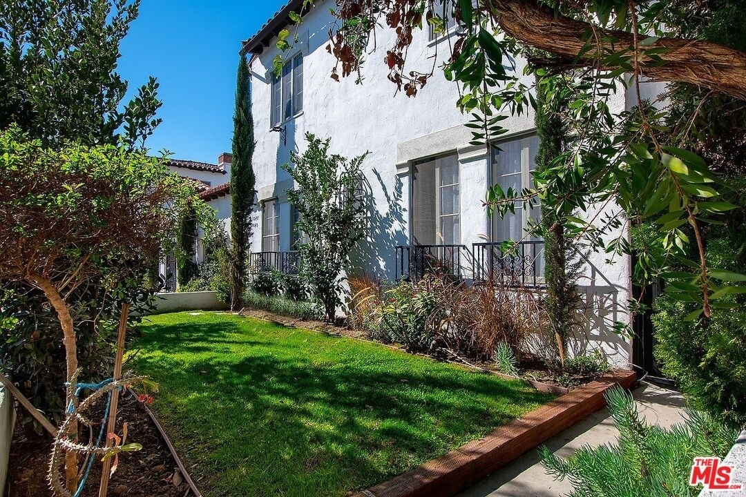 11. Multi Family Townhouse for Sale at Wilshire Vista, Los Angeles, CA 90019