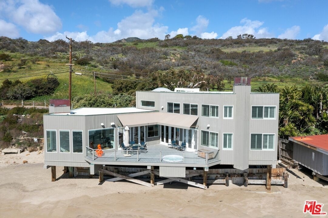 24. Single Family Homes for Sale at Eastern Malibu, Malibu, CA 90265