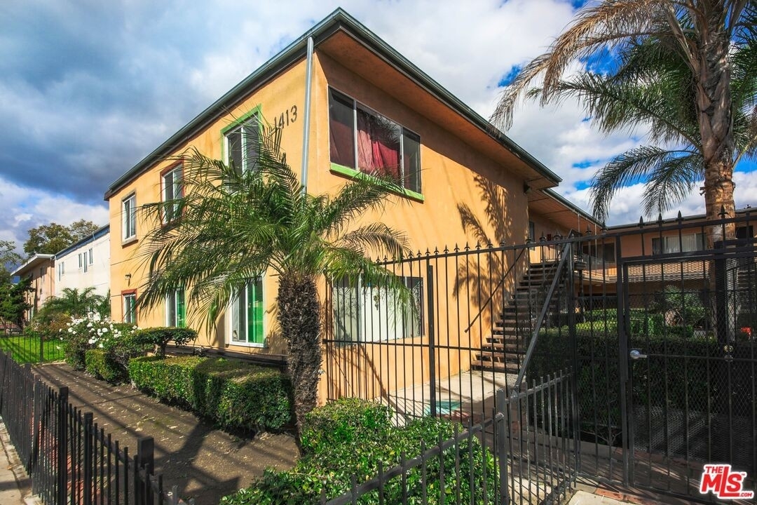 6. Multi Family Townhouse for Sale at Southeast Industrial District, Santa Ana, CA 92707