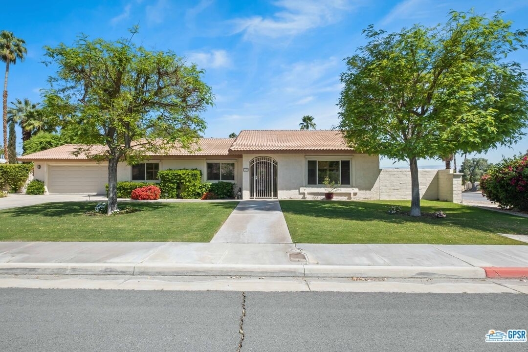 Single Family Home for Sale at Los Compadres, Palm Springs, CA 92264