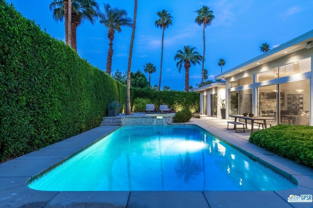 40. Single Family Homes for Sale at Las Palmas Estates, Palm Springs, CA 92262