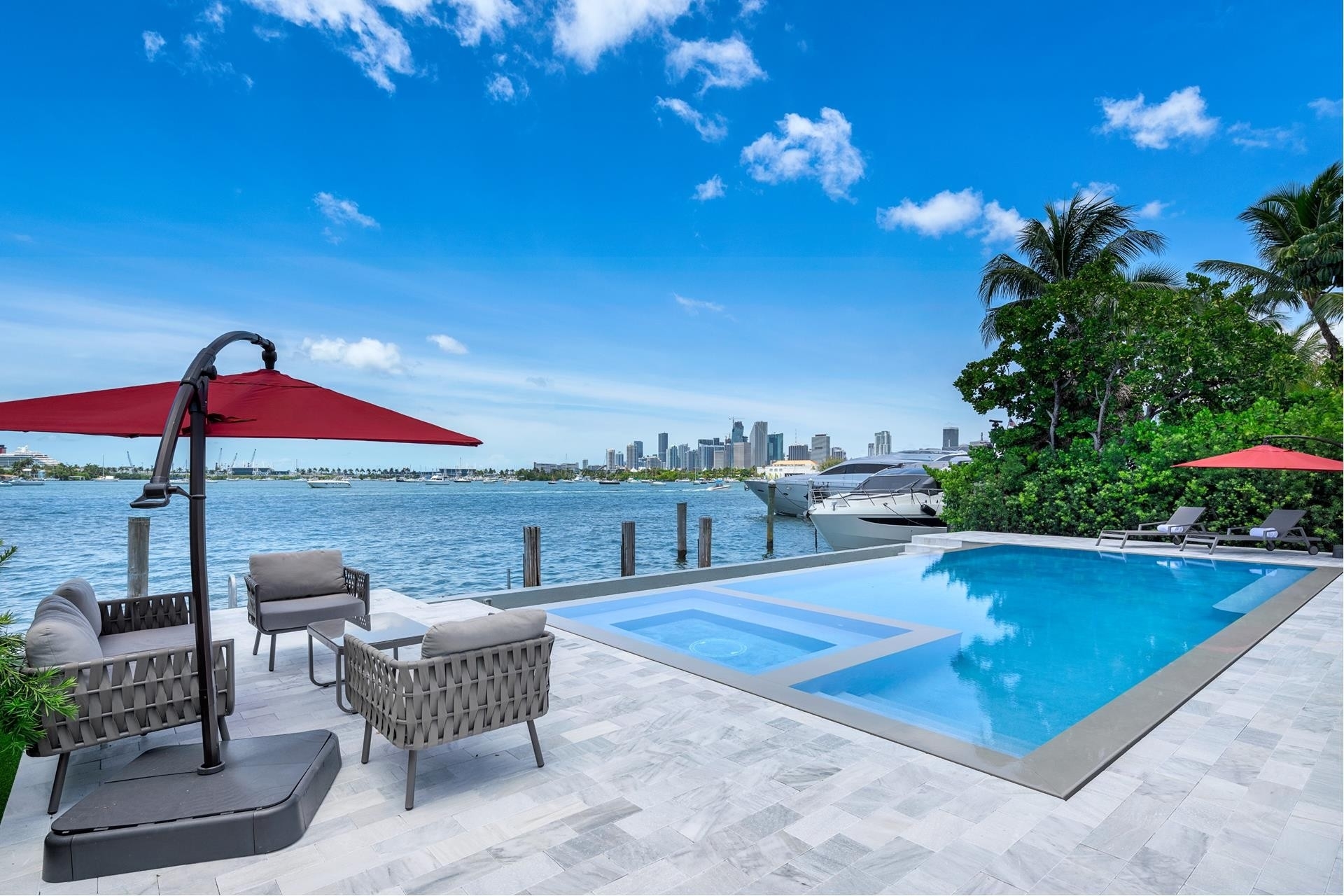 1. Single Family Homes for Sale at Venetian Islands, Miami, FL 33139