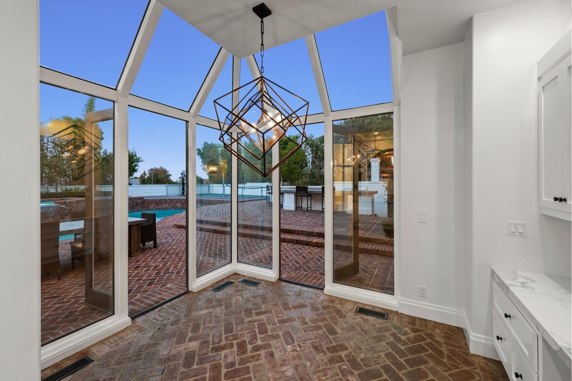 13. Single Family Homes for Sale at Belcourt, Newport Beach, CA 92660