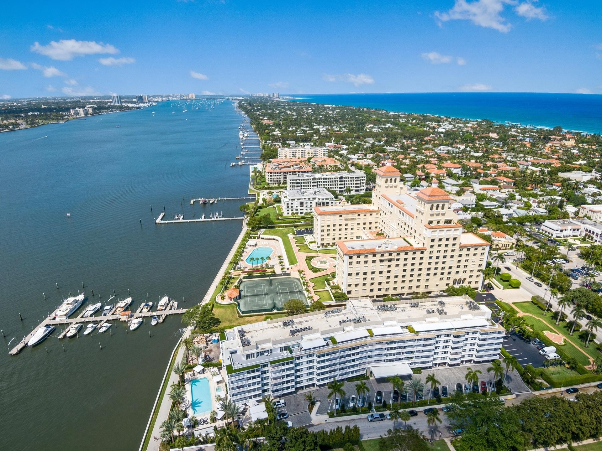 31. Condominiums for Sale at 150 Bradley Place, 906 Palm Beach, FL 33480