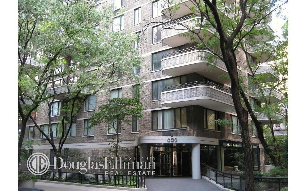 18. Condominiums for Sale at 309 E 49TH ST, 10C Turtle Bay, New York, NY 10017
