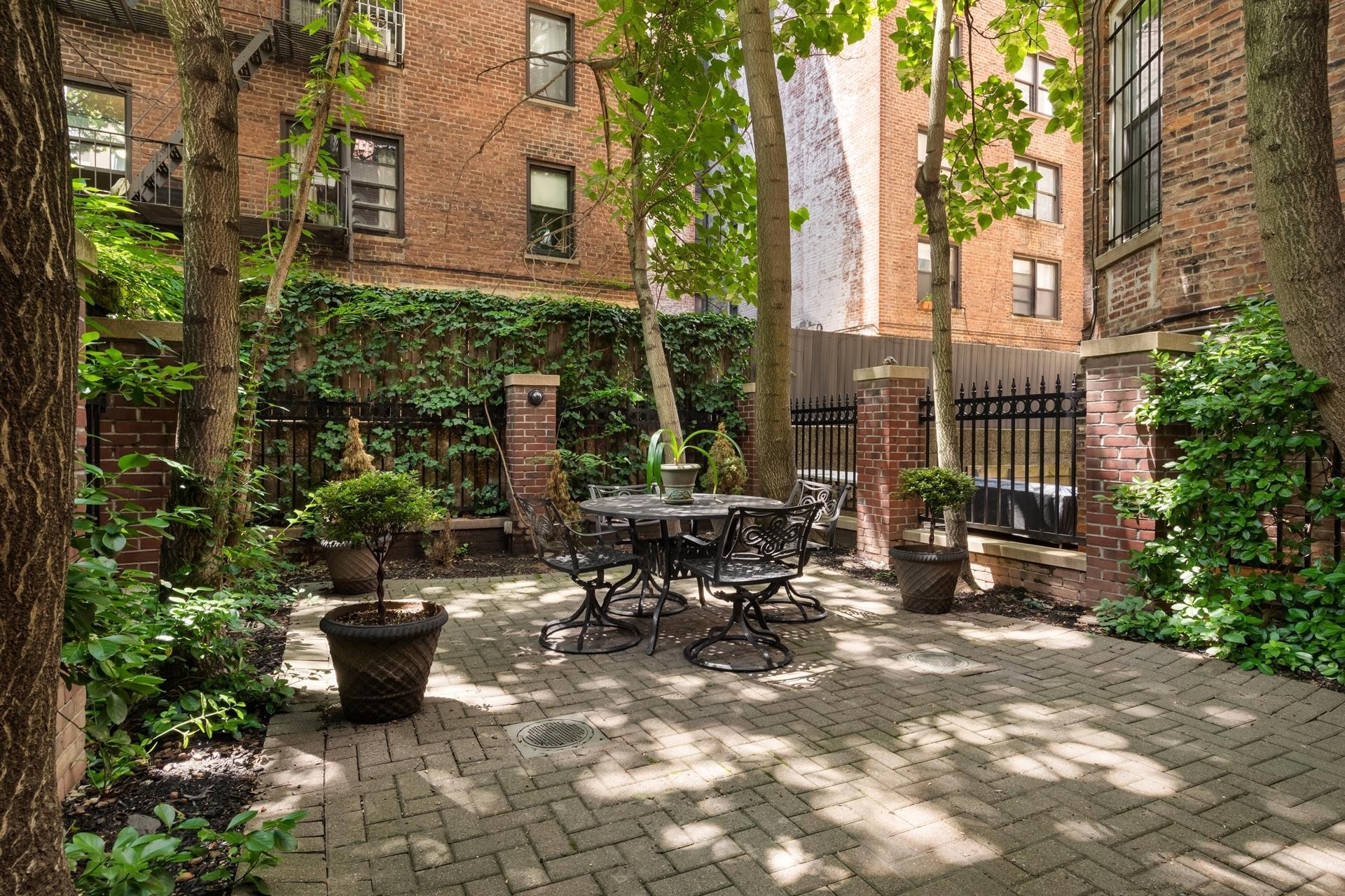 13. Single Family Townhouse for Sale at 144 W 82ND ST, TOWNHOUSE Upper West Side, New York, NY 10024