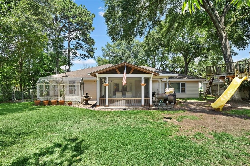 5. Single Family Homes for Sale at Spring Branch Oaks, Houston, TX 77080