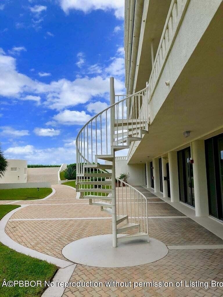 28. Condominiums for Sale at 2660 S Ocean Boulevard, 102S Palm Beach, FL 33480