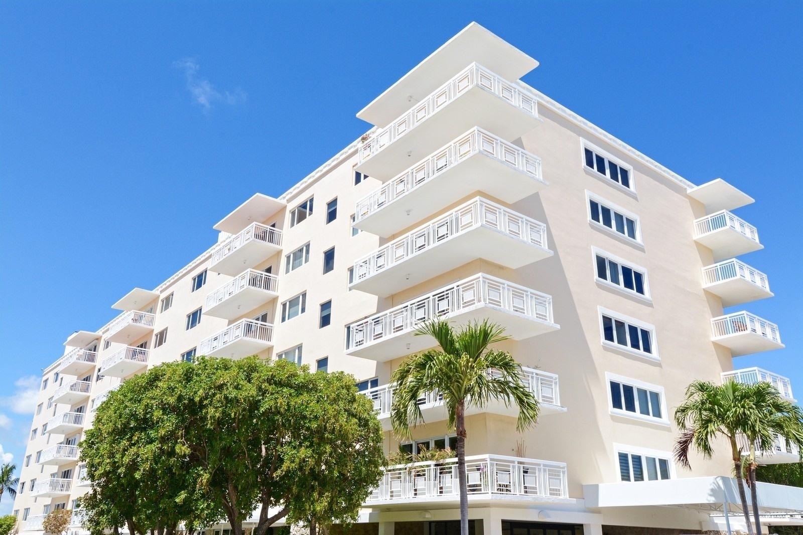 1. Condominiums à 250 Bradley Place, 302 Palm Beach