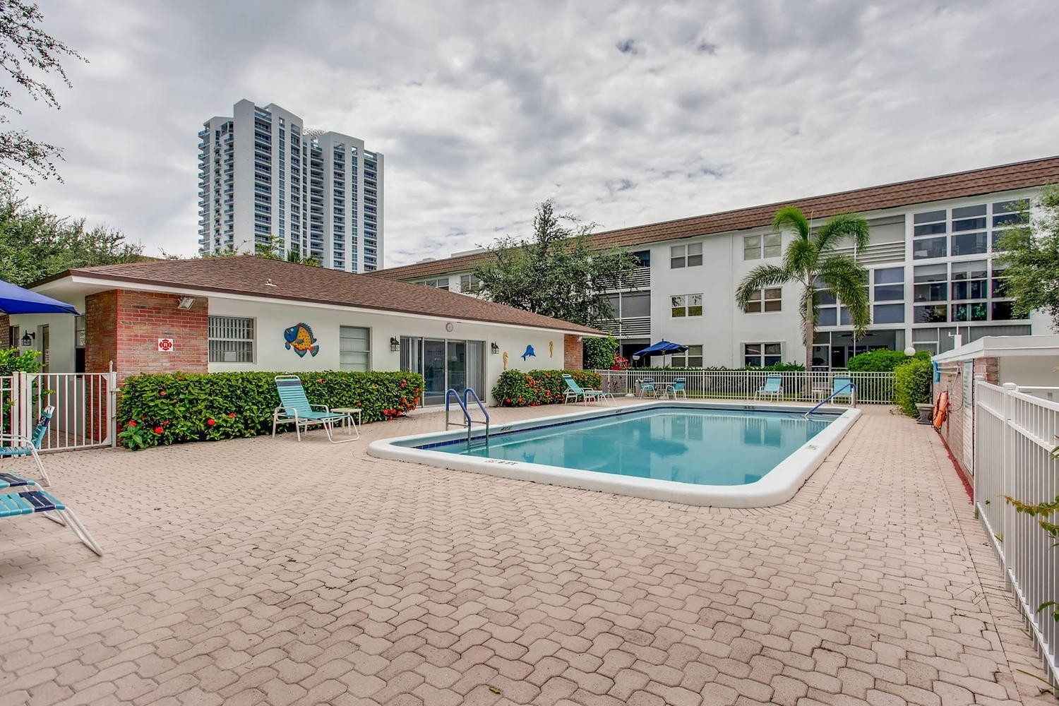 19. Condominiums в 1501 S Ocean Boulevard, 221 Lauderdale By The Sea, FL 33062