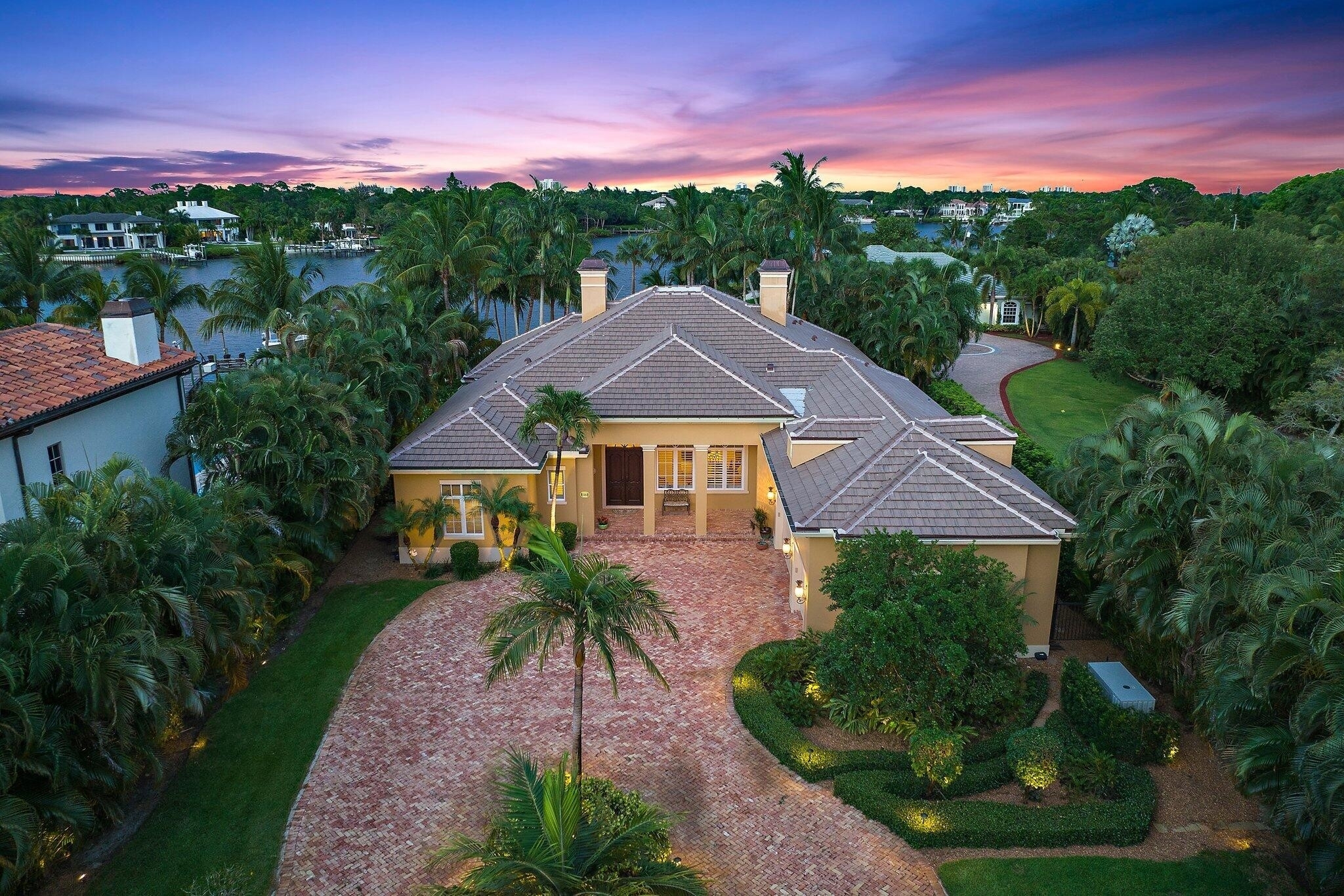 Single Family Home at Tequesta