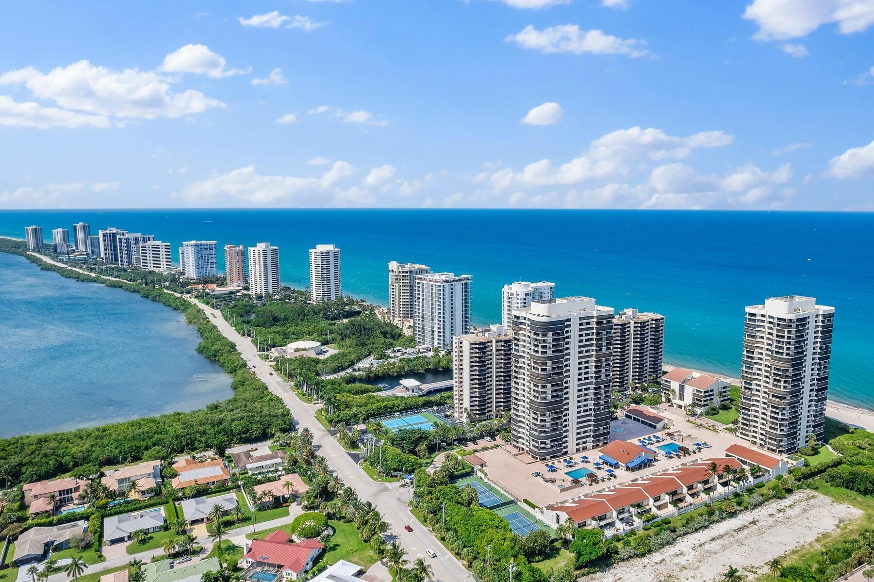 Condominium for Sale at 4100 Ocean Drive, 104 Singer Island, FL 33404
