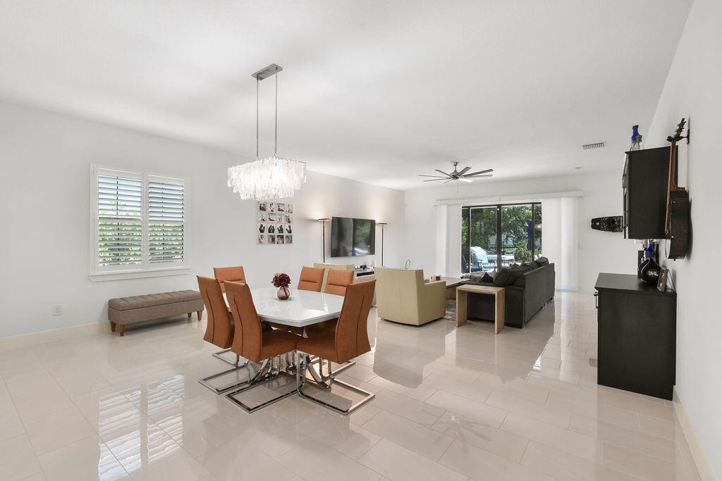 9. Single Family Homes 為 特賣 在 Northend, West Palm Beach, FL 33401