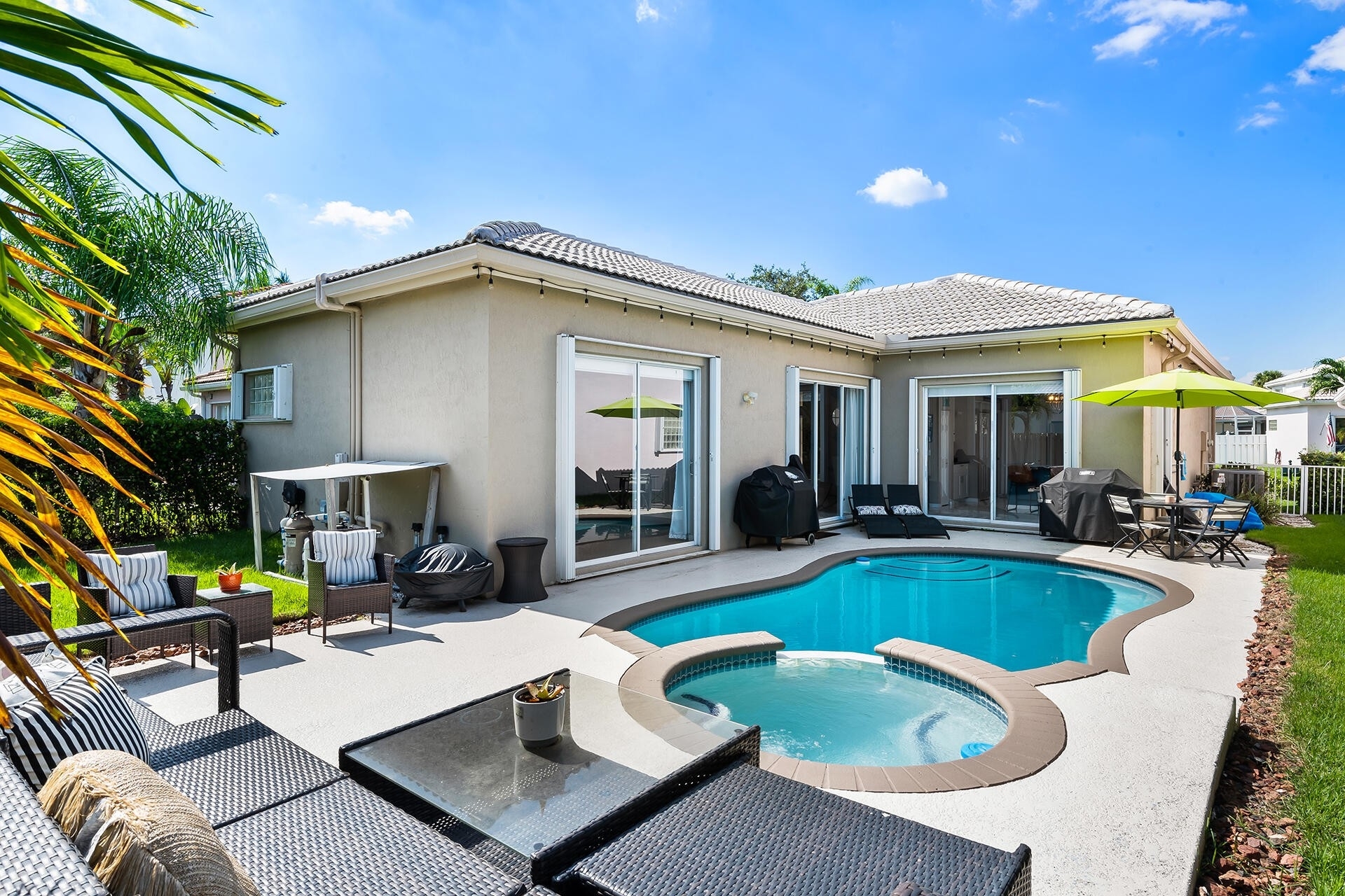 Дом на одну семью для того Продажа на Holiday Springs, Margate, FL 33063