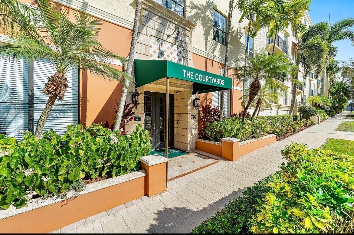 36. Condominiums for Sale at 780 S Sapodilla Avenue, 402 Downtown West Palm Beach, West Palm Beach, FL 33401