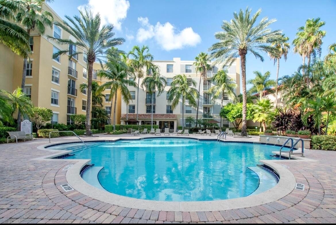 28. Condominiums for Sale at 780 S Sapodilla Avenue, 402 Downtown West Palm Beach, West Palm Beach, FL 33401