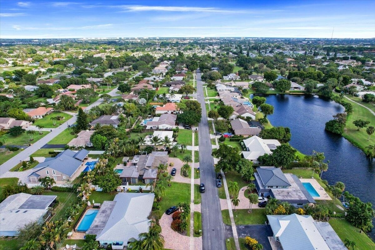 37. Single Family Homes for Sale at Delray Beach, FL 33445