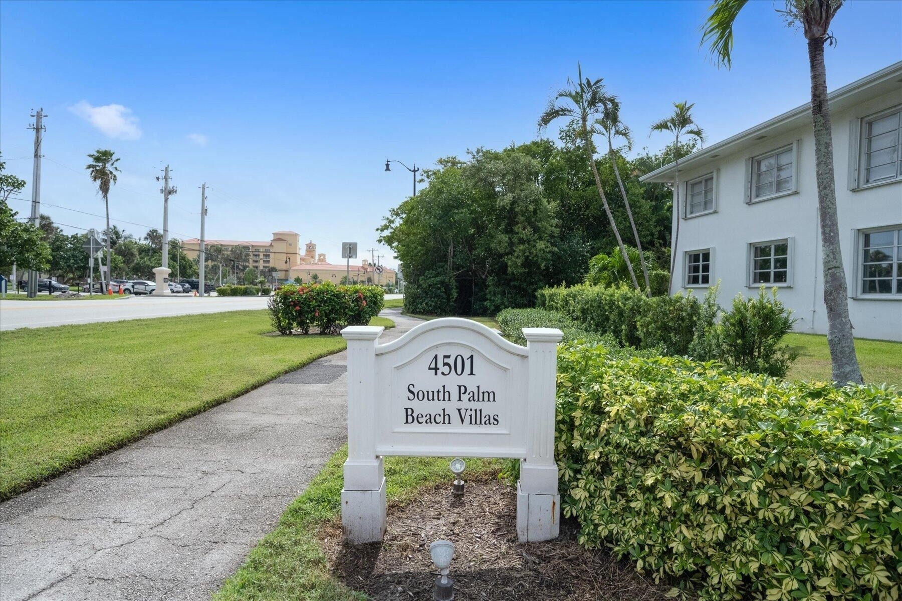 3. Condominiums for Sale at 4501 S Ocean Boulevard, C2 South Palm Beach, FL 33480