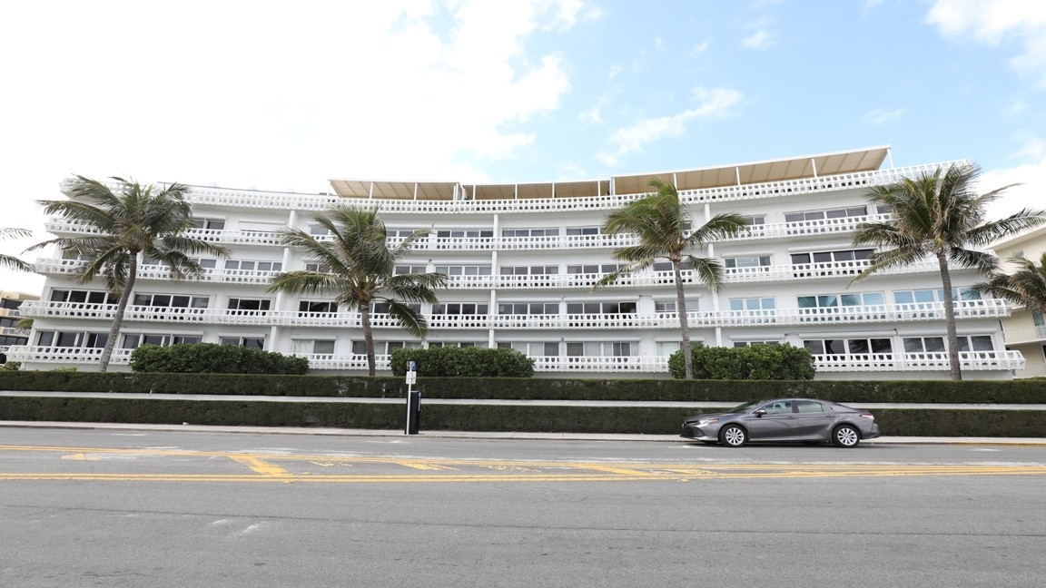 300 South Ocean building at 300 S Ocean Blvd, Casa Del Lago, Palm Beach, FL 33480