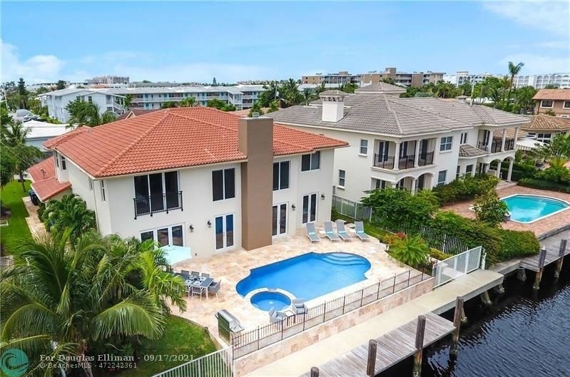 Дом на одну семью в Address Not Available Lauderdale By The Sea, FL 33308