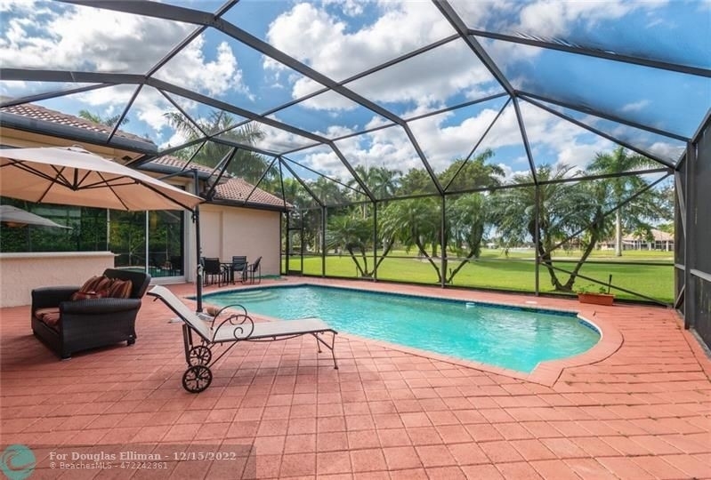 12. Single Family Homes for Sale at Weston Hills, Weston, FL 33327