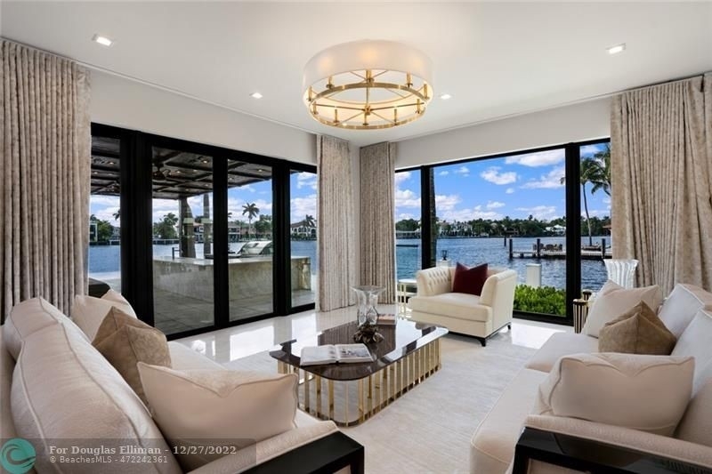 20. Single Family Homes for Sale at Las Olas Isles, Fort Lauderdale, FL 33301