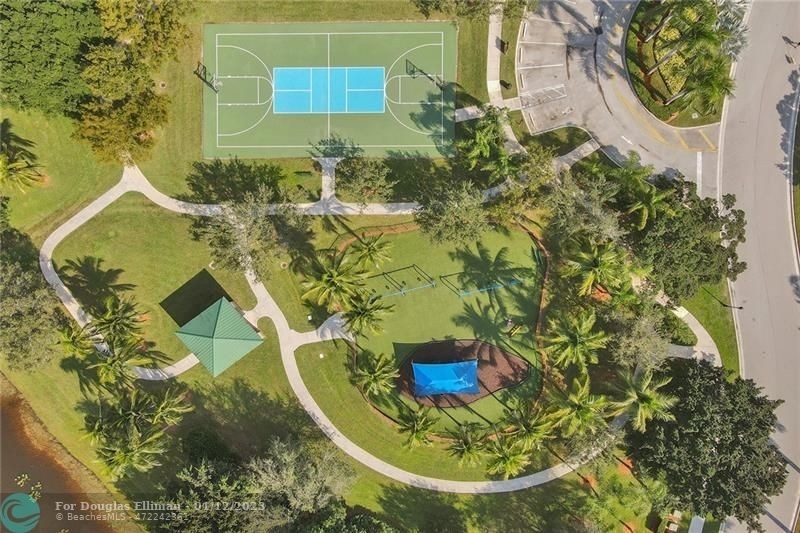 28. Single Family Homes for Sale at Weston Hills, Weston, FL 33327