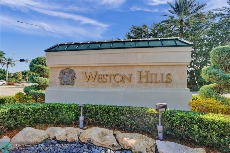29. Single Family Homes for Sale at Weston Hills, Weston, FL 33327