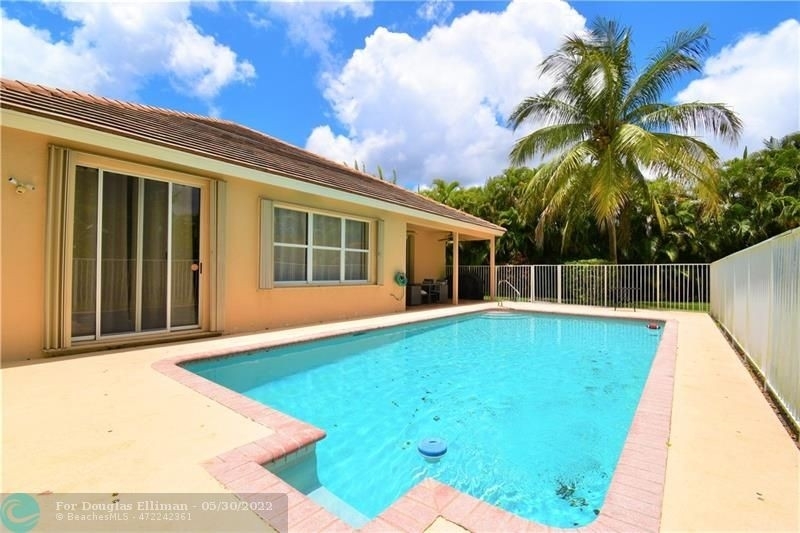 32. Single Family Homes for Sale at Boca Falls, Boca Raton, FL 33428