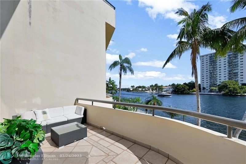 37. Condominiums for Sale at 19355 Turnberry Way, TH7 Biscayne Yacht and Country Club, Aventura, FL 33180