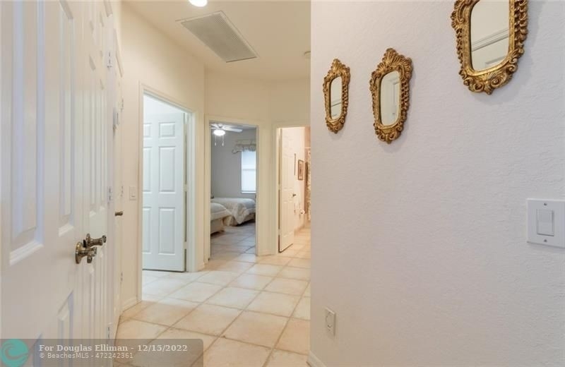 39. Single Family Homes for Sale at Weston Hills, Weston, FL 33327