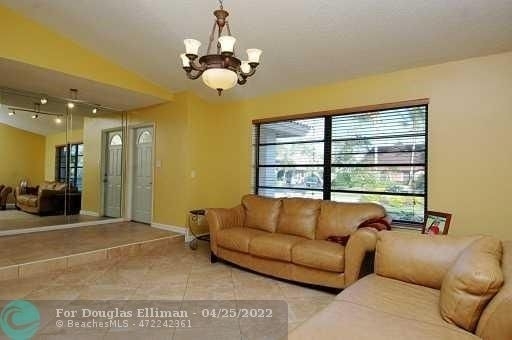 6. Single Family Homes pour l Vente à Cypress Glen, Coral Springs, FL 33071