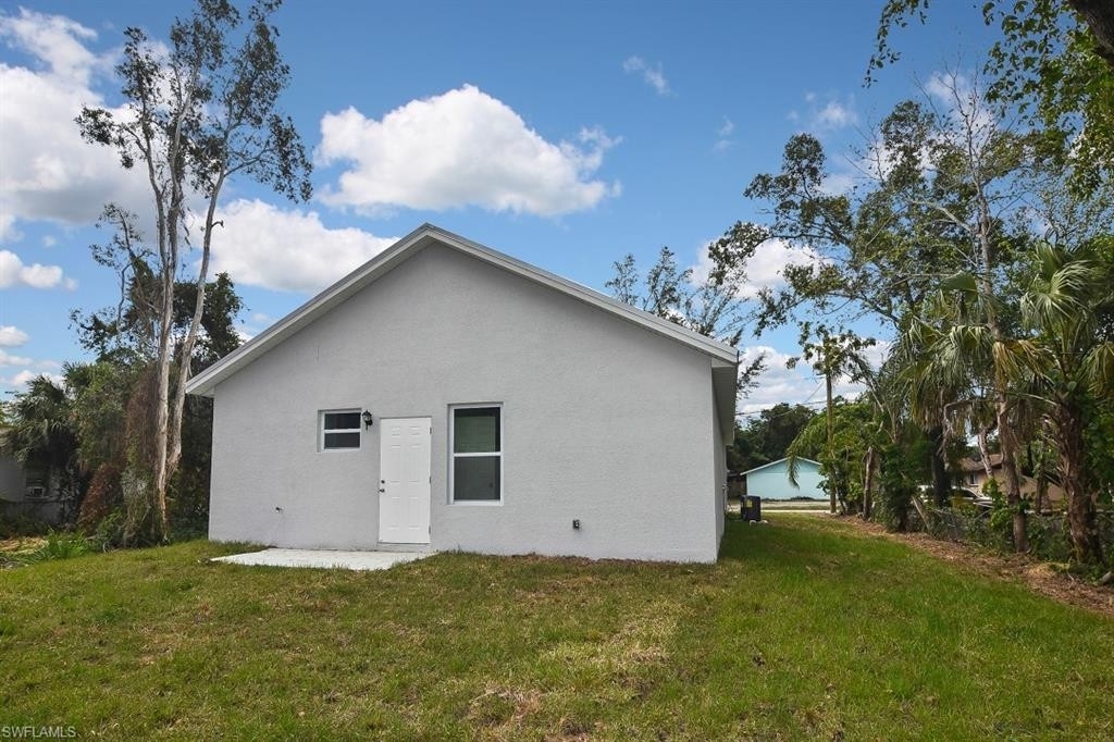 3. Single Family Homes для того Продажа на Dunbar, Fort Myers, FL 33916
