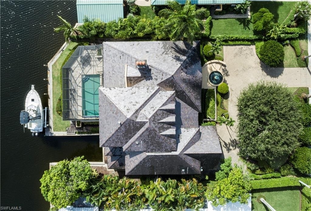 32. Single Family Homes 為 特賣 在 Aqualane Shores, 那不勒斯, FL 34102
