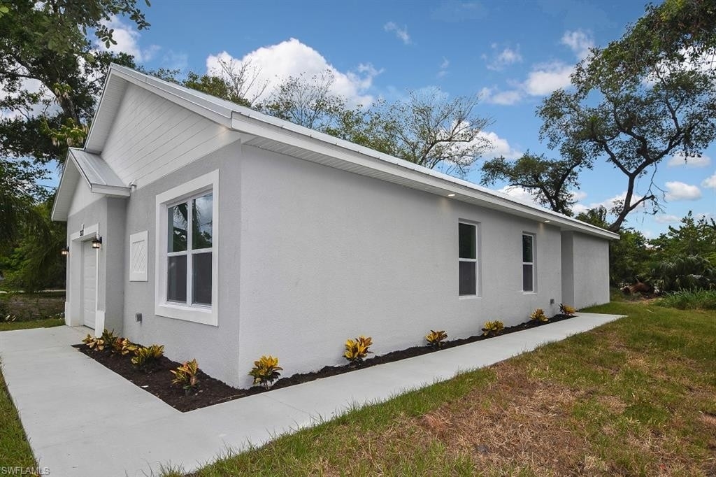 7. Single Family Homes для того Продажа на Dunbar, Fort Myers, FL 33916