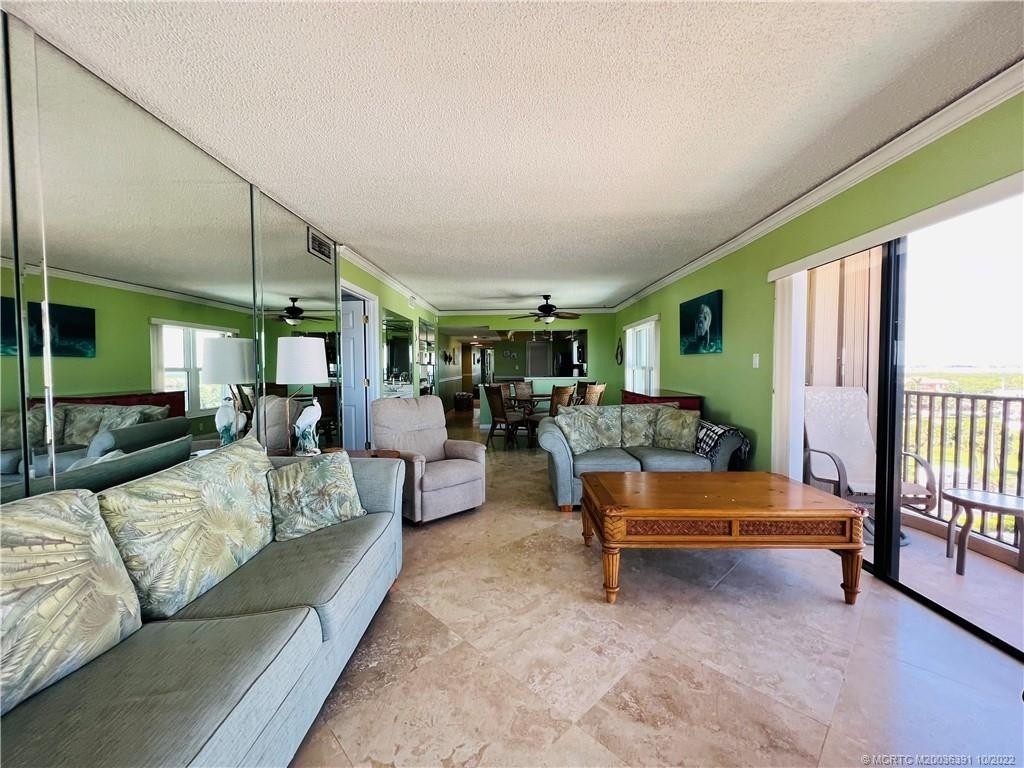 16. Single Family Homes at 10200 S Ocean Drive, PH-1 Hutchinson Island South, Jensen Beach, FL 34957