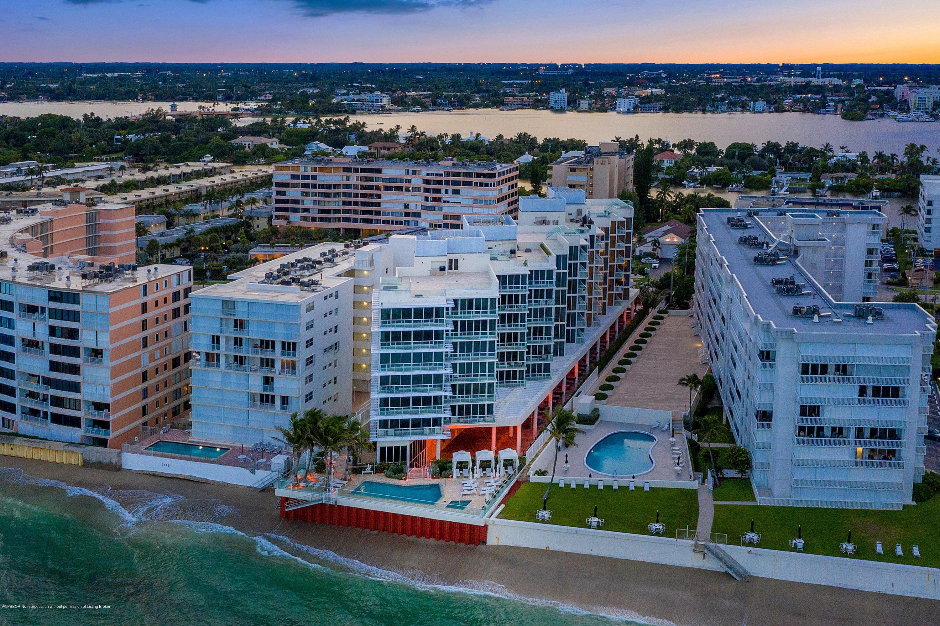 18. Condominiums for Sale at 3550 S Ocean Boulevard, 5 B South Palm Beach, Palm Beach, FL 33480