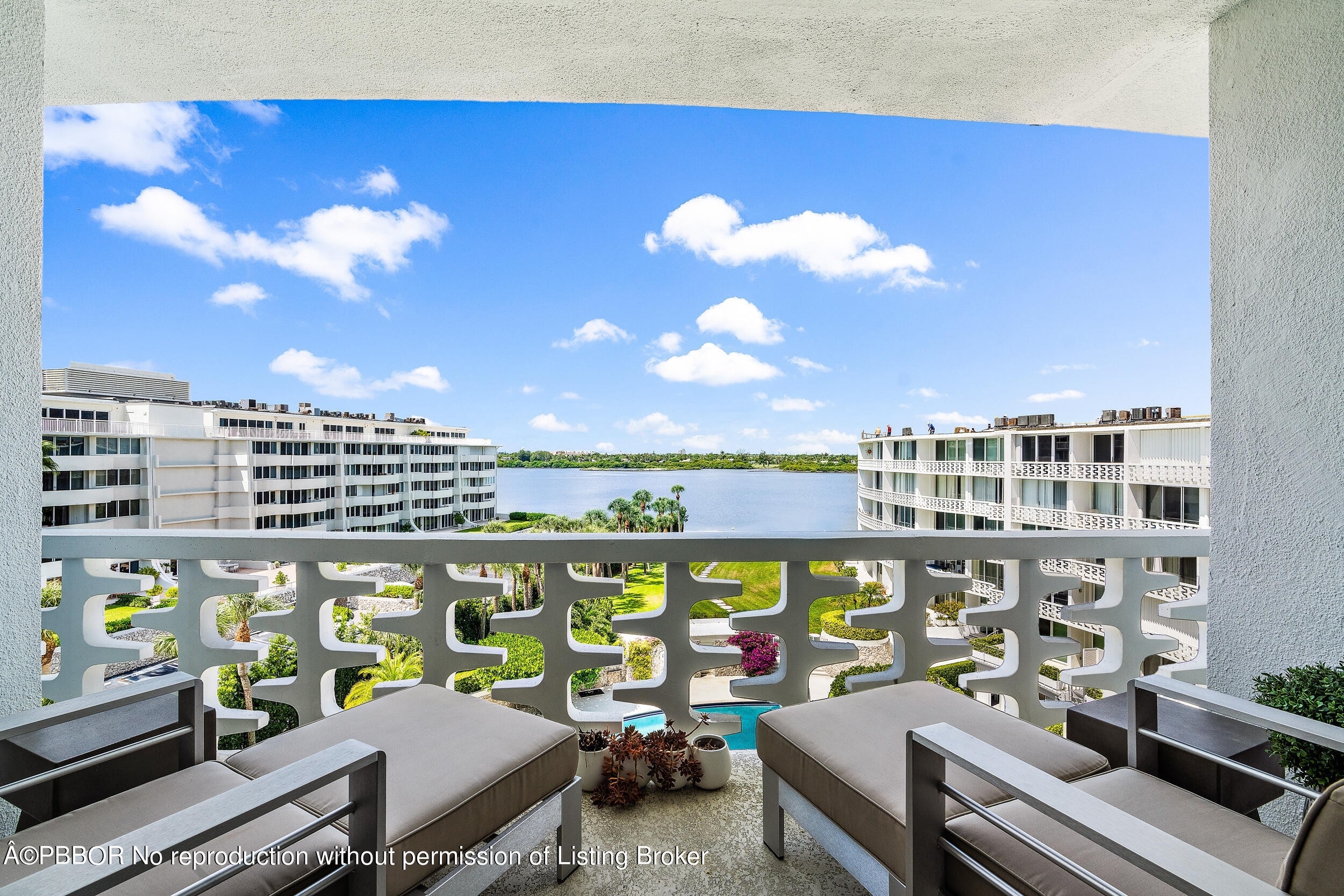 15. Condominiums for Sale at 2760 S Ocean Boulevard, 516 Palm Beach, FL 33480