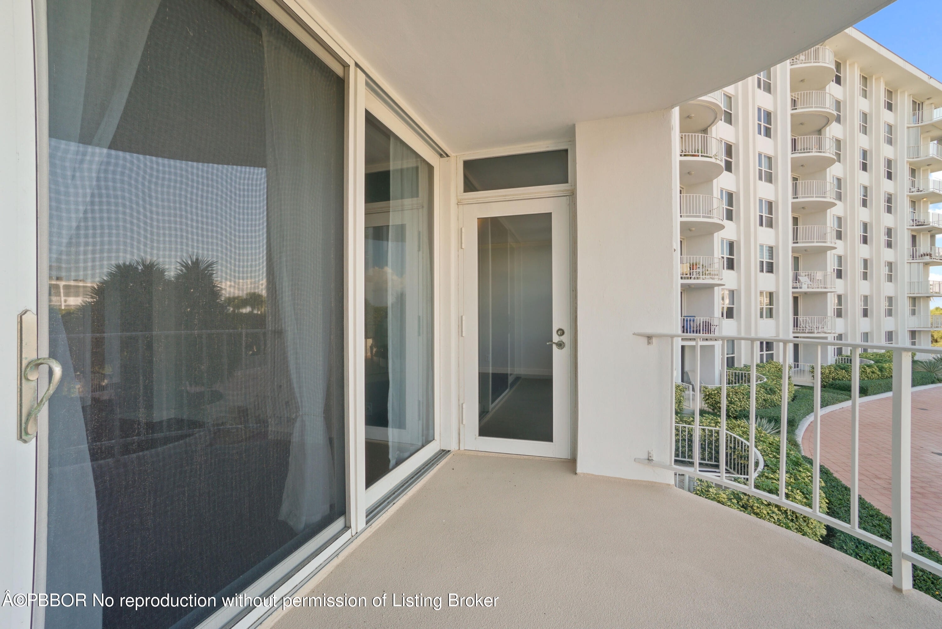 11. Condominiums for Sale at 2295 S Ocean Boulevard, 321 Palm Beach, FL 33480
