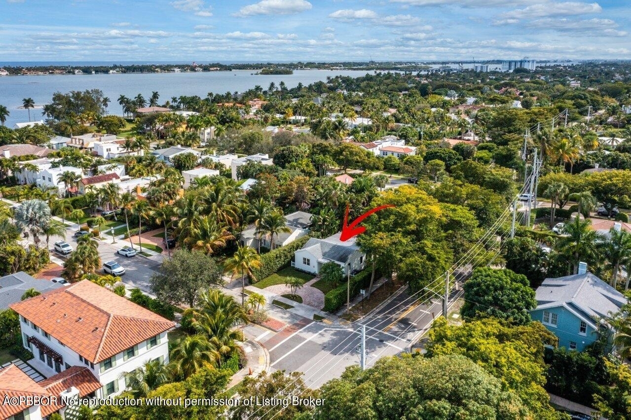 26. Single Family Homes for Sale at El Cid, West Palm Beach, FL 33405