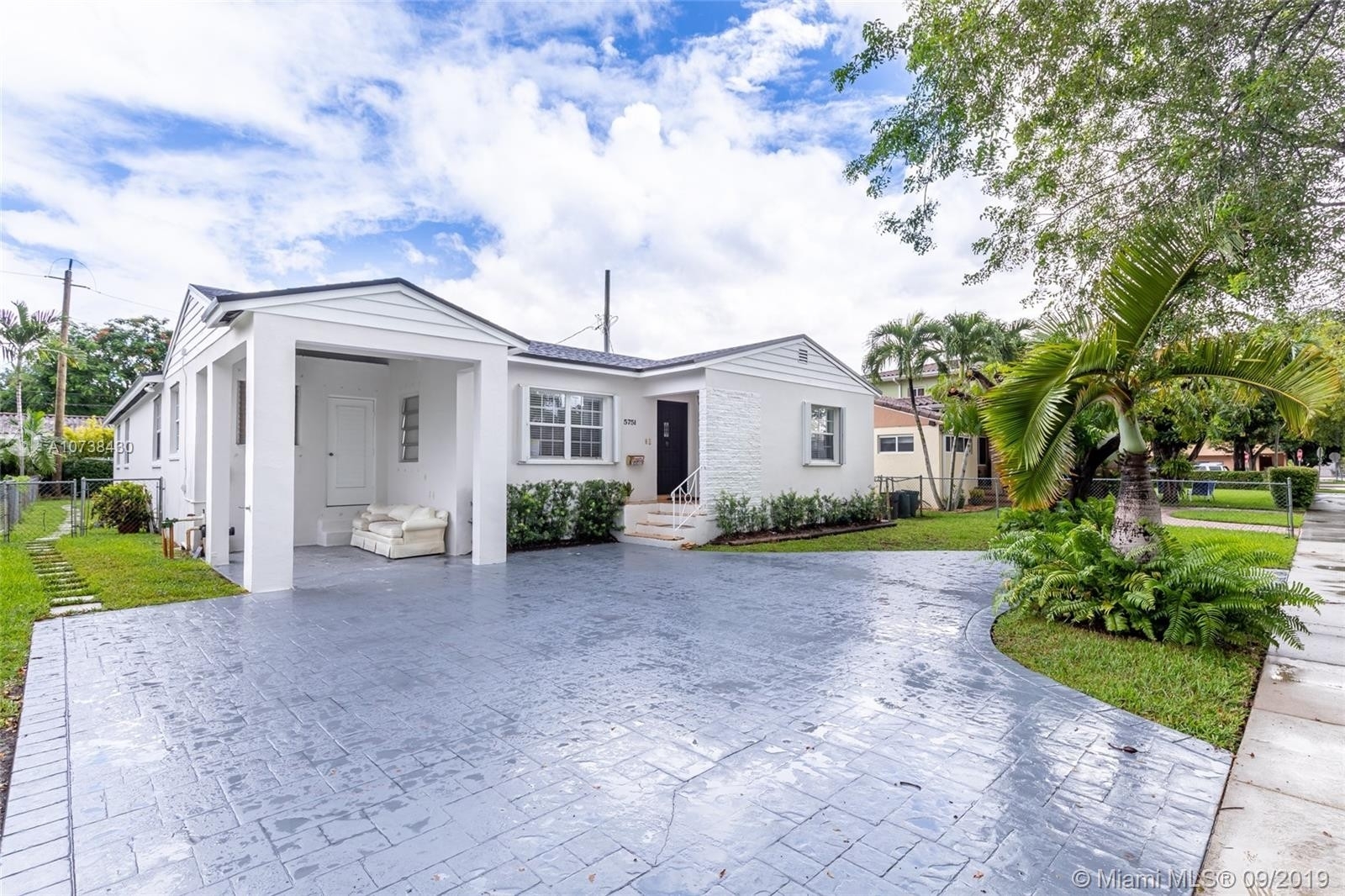 Single Family Home at West Miami