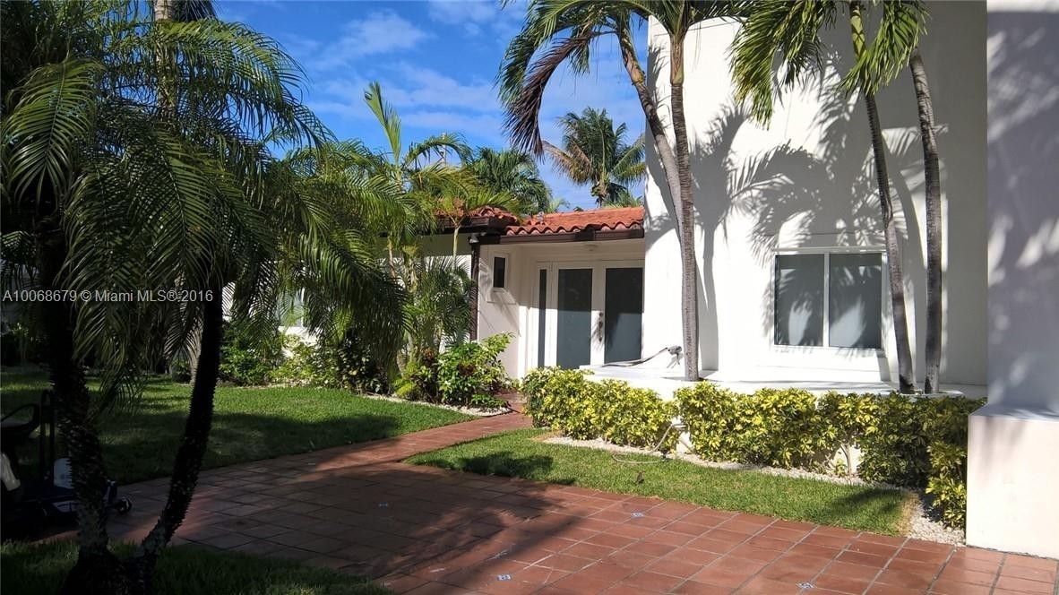 Single Family Home at Key Biscayne