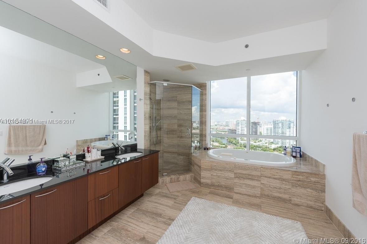24. Rentals at 15901 Collins Ave, 2504 Sunny Isles Beach