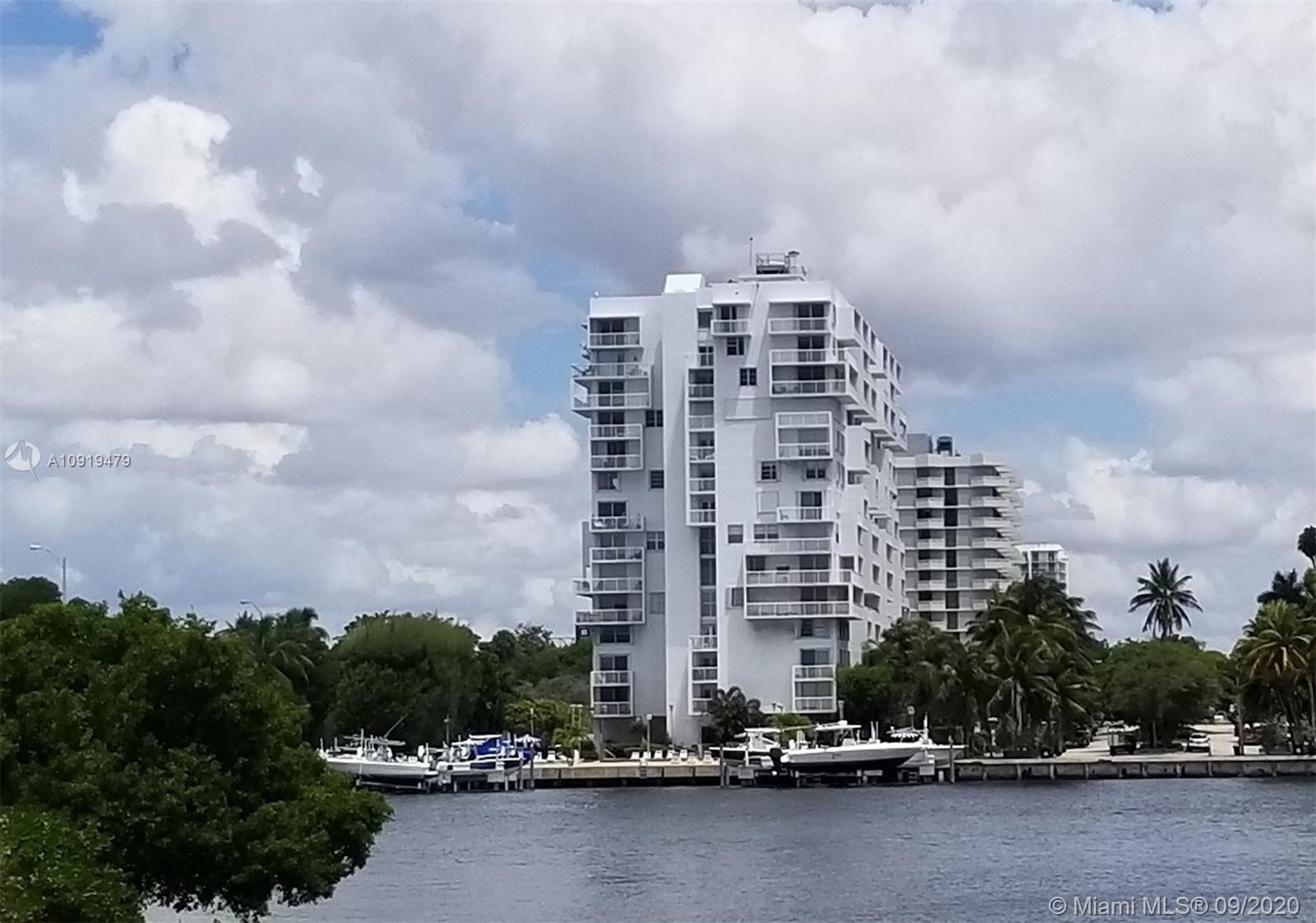 11. Condominiums at 150 SE 25th Rd , 2I Miami