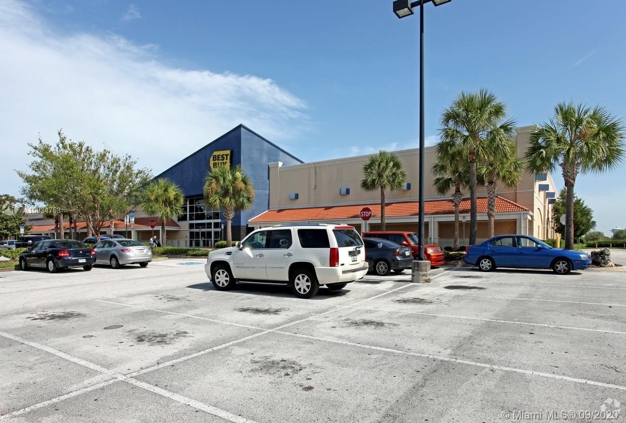 Retail Leases for Sale at West Oaks Mall, Ocoee, FL 34761
