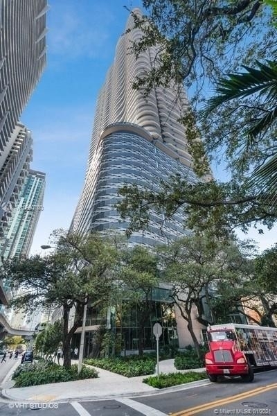 2. Condominiums at 1000 Brickell Plz , 4110 Miami