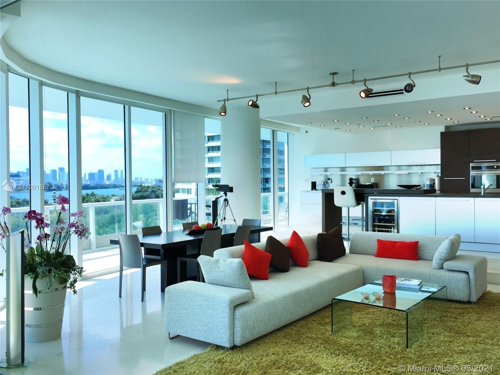 3. Condominiums at 100 S POINTE DR , 604 Miami Beach