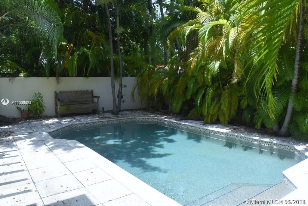 12. Single Family Townhouse at Key Biscayne