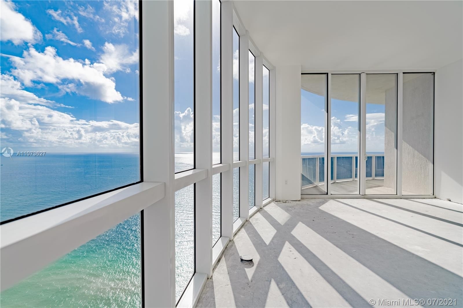 16. Condominiums for Sale at 15811 Collins Ave , 4001 Sunny Isles Beach, FL 33160